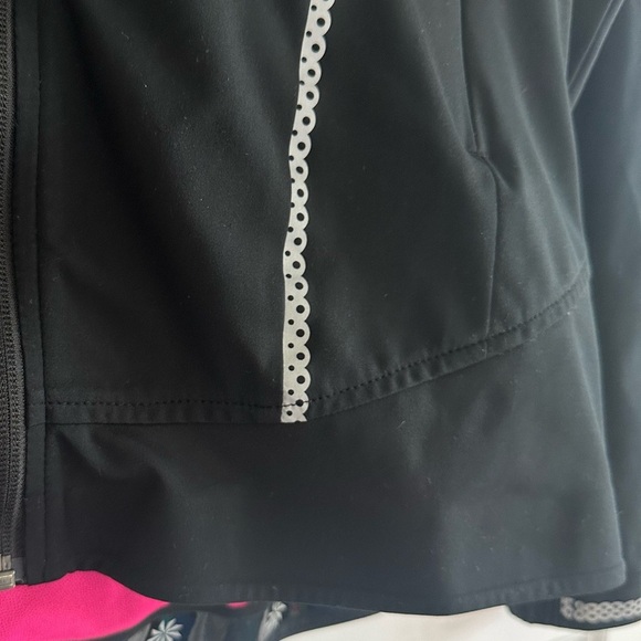 Athleta Queen of the Mountain Running Jacket in Black - Picture 5 of 11